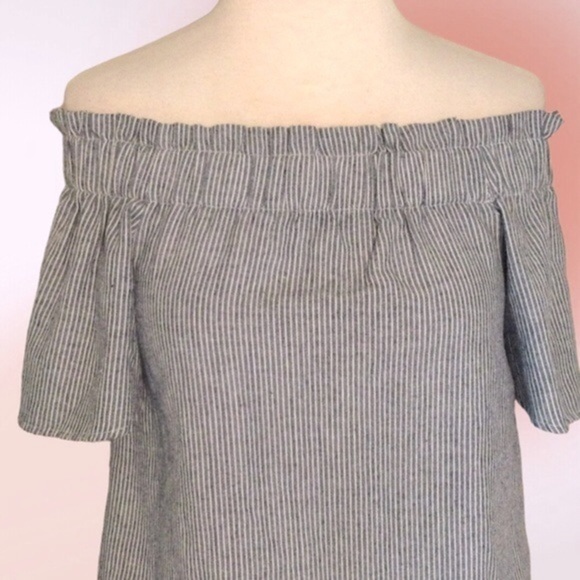 Lulu’s Off the Shoulder Gray‎ and White Railroad Stripe Crop Top S - Picture 4 of 11